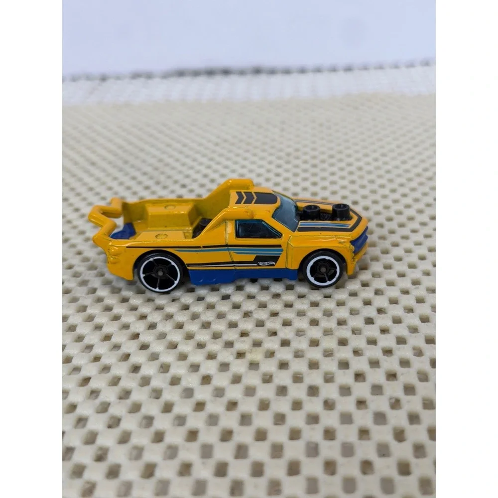 Hot Wheels Fig Rig Yellow‎ Blue Diecast Toy Car Truck X1654 2012 Mattel EUC